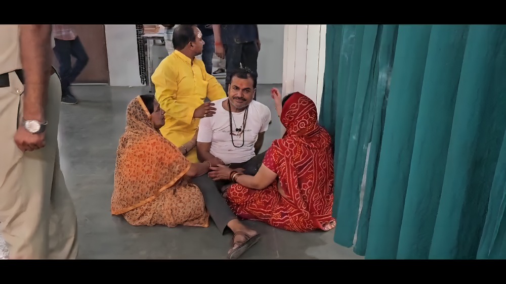 होली पर दिन दहाड़े दुश्मनी निकली 