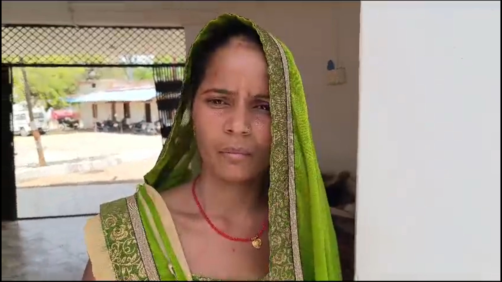 पति ने बनाया पत्नी पर झूठी गवाही देने का दबाव