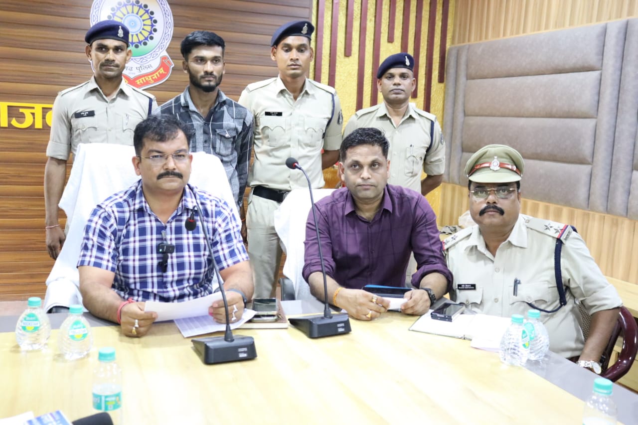 हत्या का आरोपी पुत्र गिरफ्तार