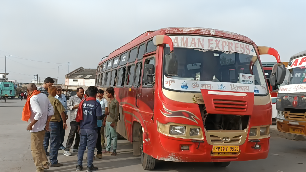  बस मालिका ने की कंडक्टर की पिटाई 