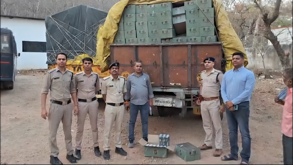 पुलिस ने पकड़ा अंग्रेजी शराब से भरा ट्रक 