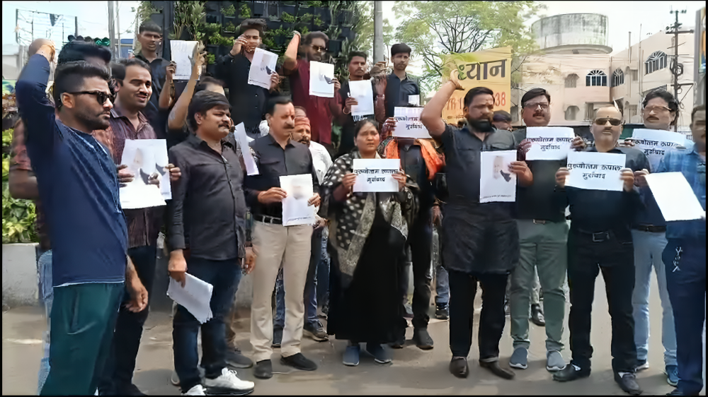 केंद्रीय मंत्री पुरुषोत्तम रुपाला का पुतला जलाया 