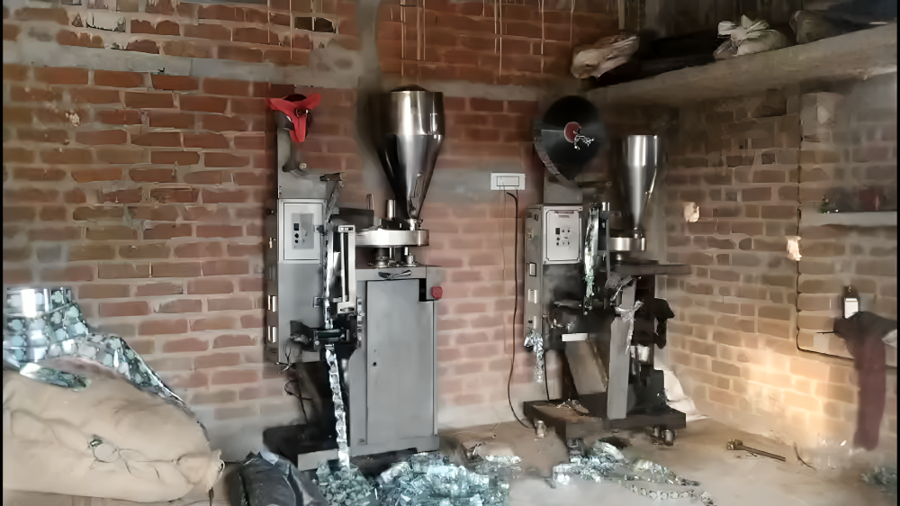 भारी मात्रा में सामान और मशीनें जप्त