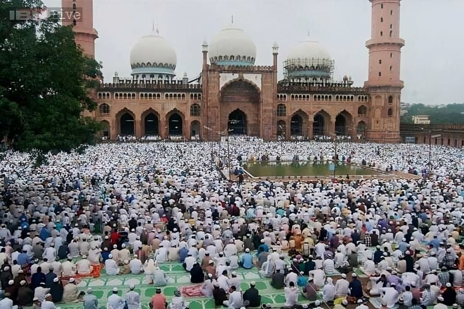 भोपाल में ईदुल-फितर का हर्ष और उल्लास