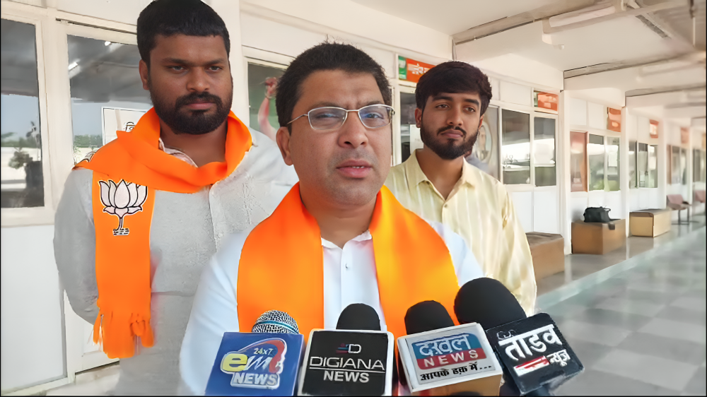 जहां कमलनाथ का आदर नहीं होता