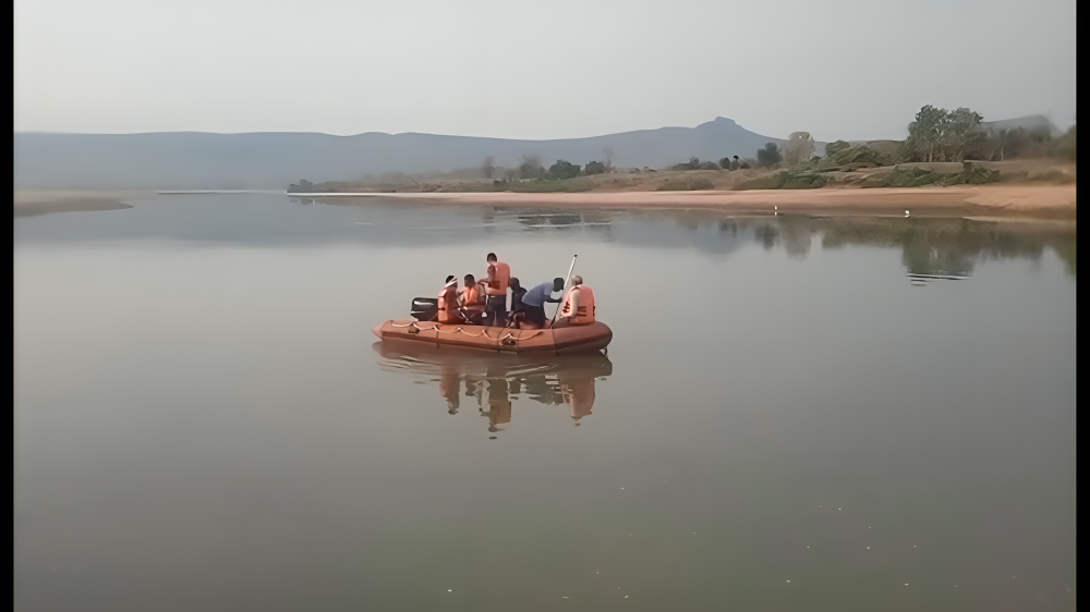 सोन नदी में अज्ञात व्यक्ति की तलाश 