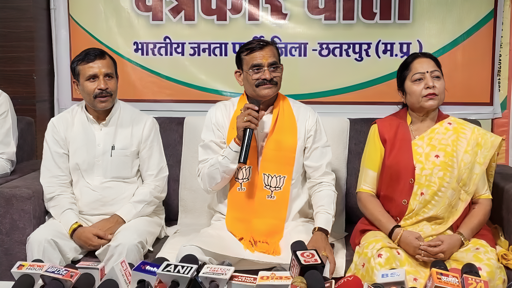 मोदी ने हटाए गुलामी के प्रतीक 