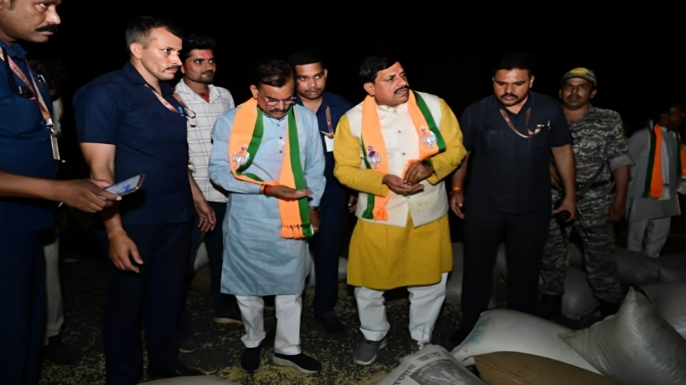 वीडी और मोहन का संवेदनशील चेहरा 