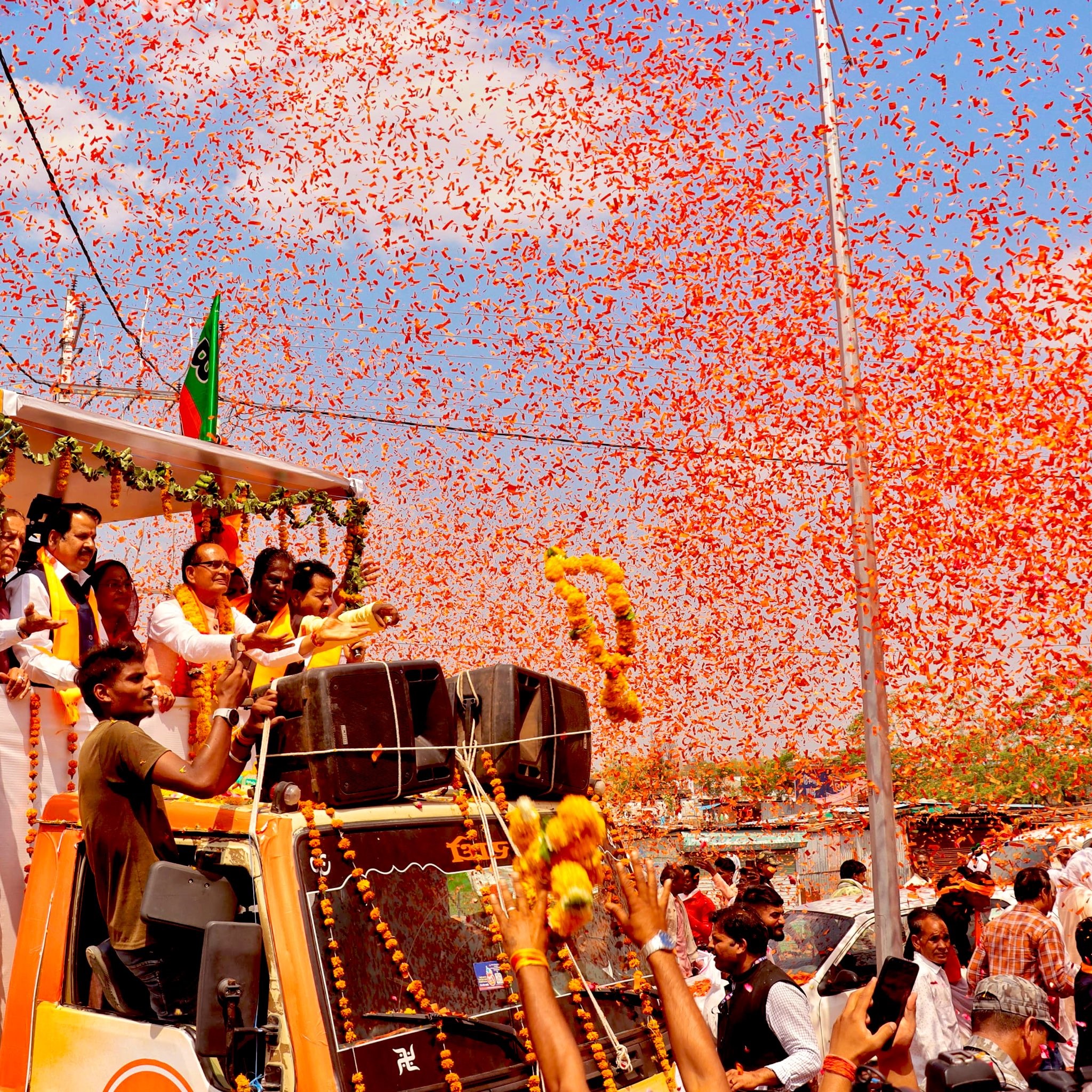 जनता से मांगा जीत का आशीर्वाद 