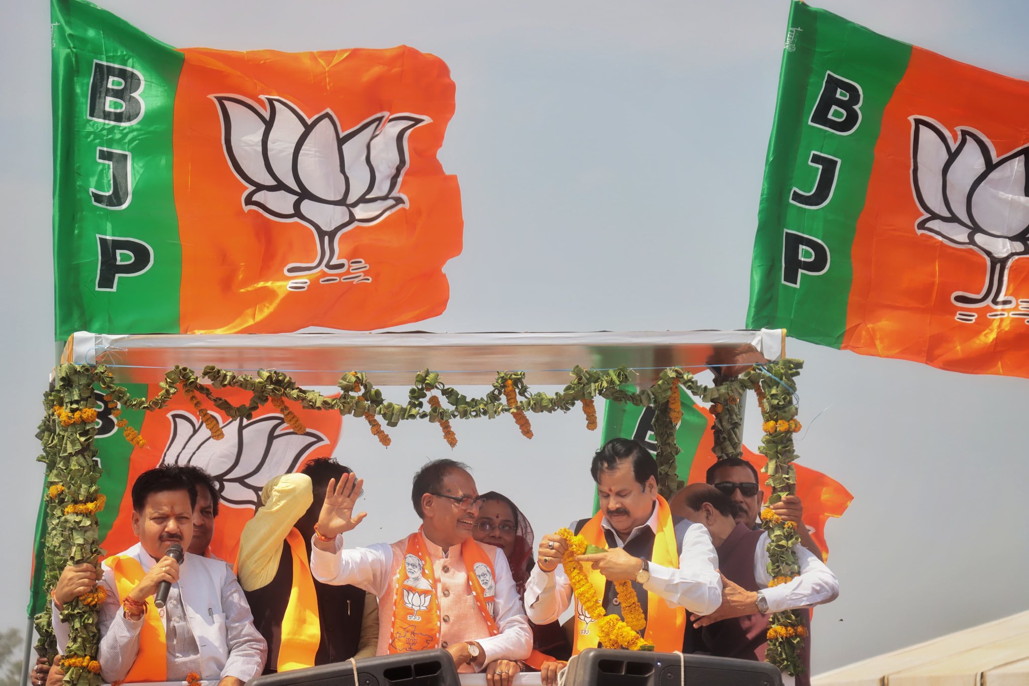 पूर्व सीएम के नामांकन में नहीं पहुंचा कोई बड़ा नेता 