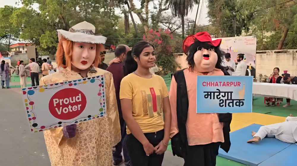 युवा और वरिष्ठ मतदाताओं के बीच रोचक मुकाबला 