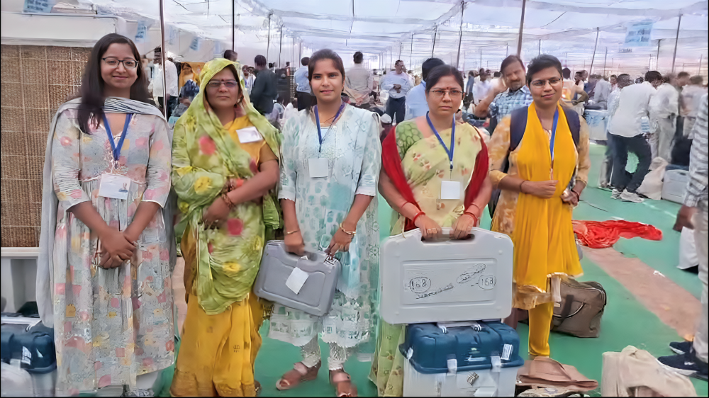 मतदान दल हुए रवाना 