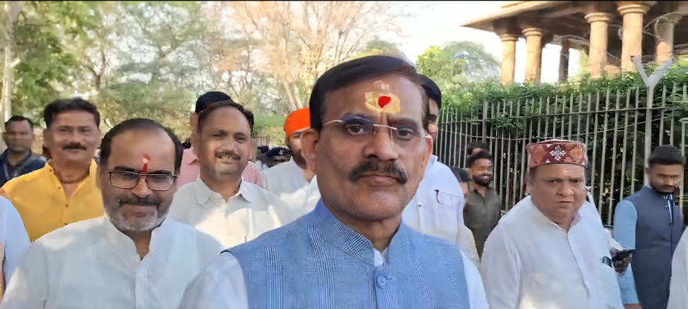 वीडी शर्मा ने किया मतदान केन्द्रों का निरीक्षण 