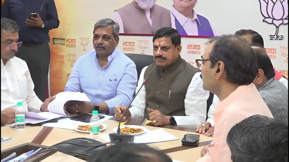 सीएम यादव ने वार रुम का किया निरीक्षण