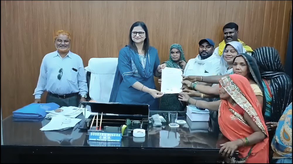 रहवासियों ने नगर परिषद कार्यालय को घेरा 