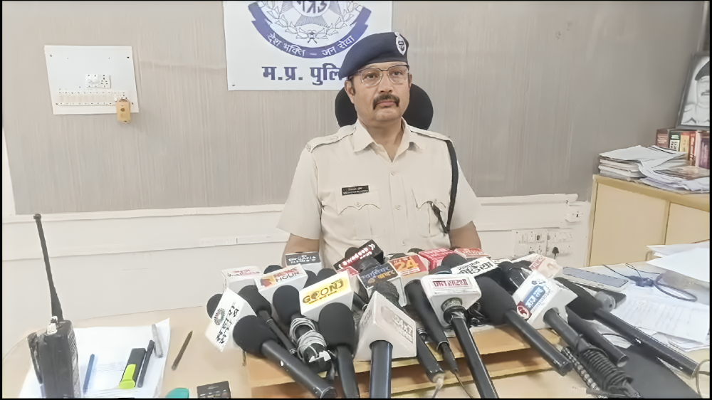 जाति विशेष और नेताओं के लिए आपत्तिजनक शब्द 