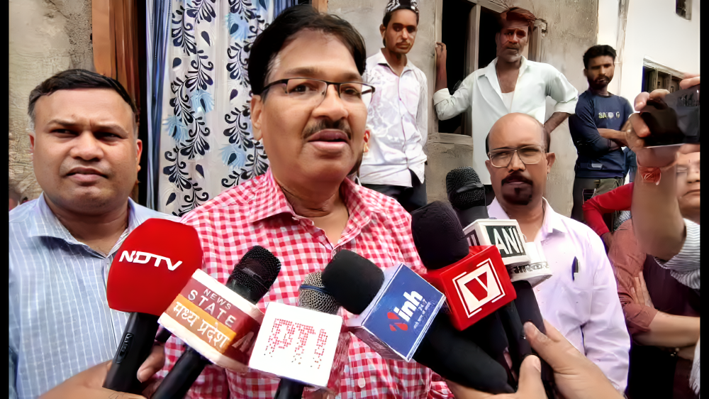 एक दर्जन से अधिक हुए बीमार 