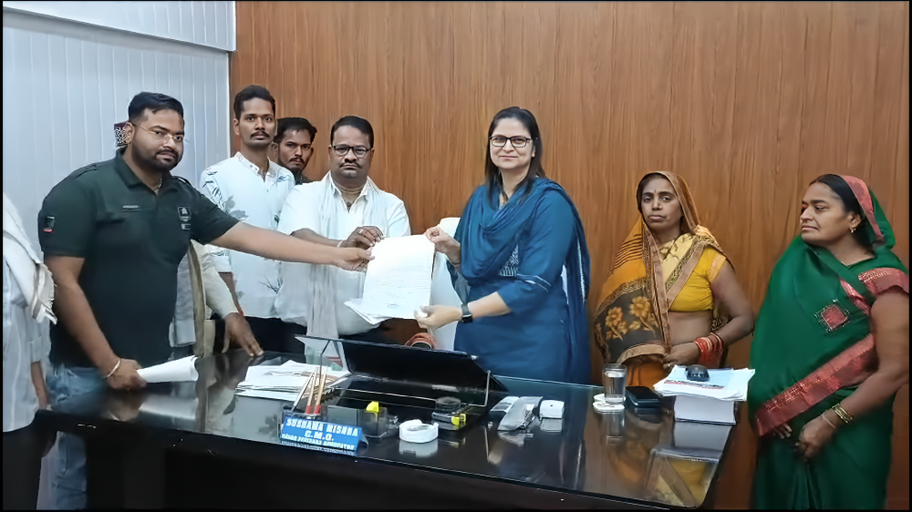 पानी की समस्या को लेकर एसडीएम को दिया ज्ञापन 