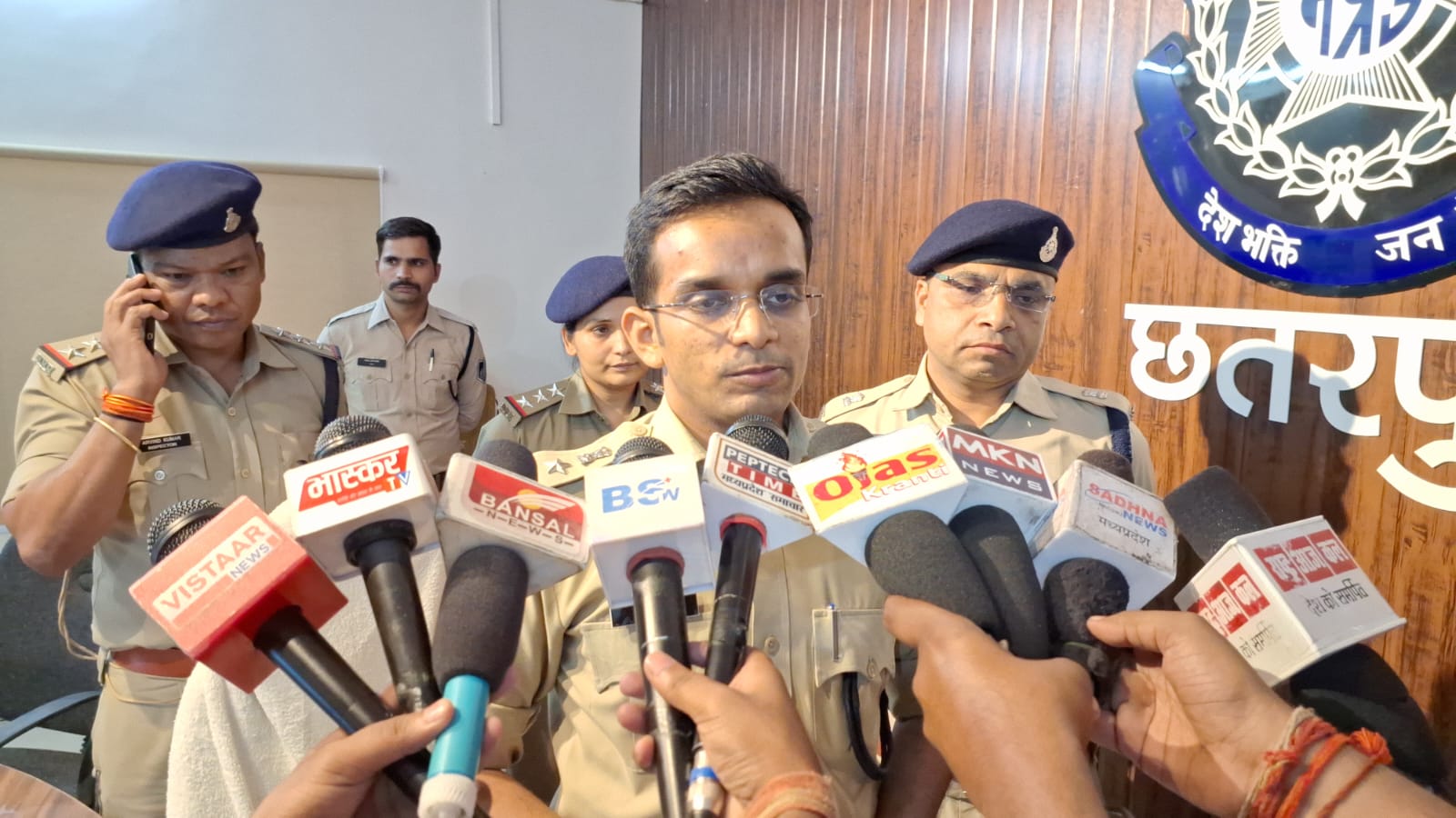 बंधक बनाकर करवाया देह व्यापार 