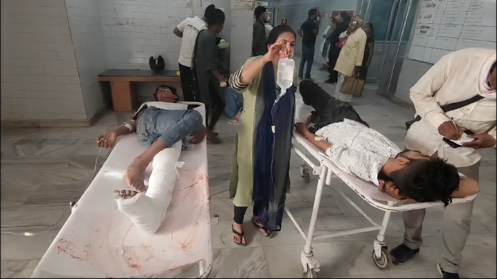 चार युवक हुए दुर्घटना के शिकार 