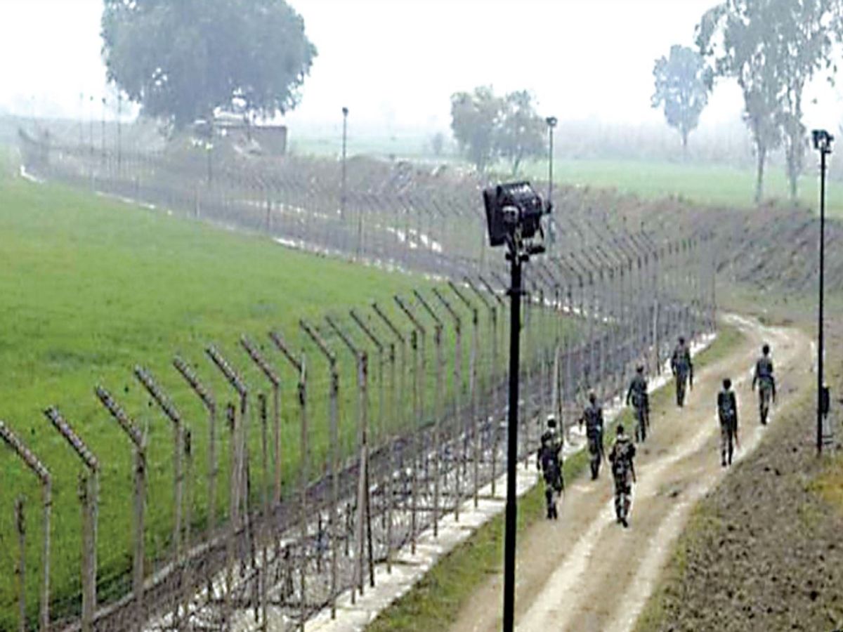 This district of India shares the border 