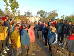 lalkuan, Growing resentment, mining businessmen