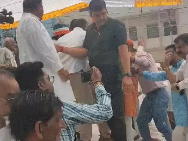 bhopal, Many leaders injured , gherao programme