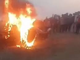 chatarpur,   huge fire broke out, moving tractor