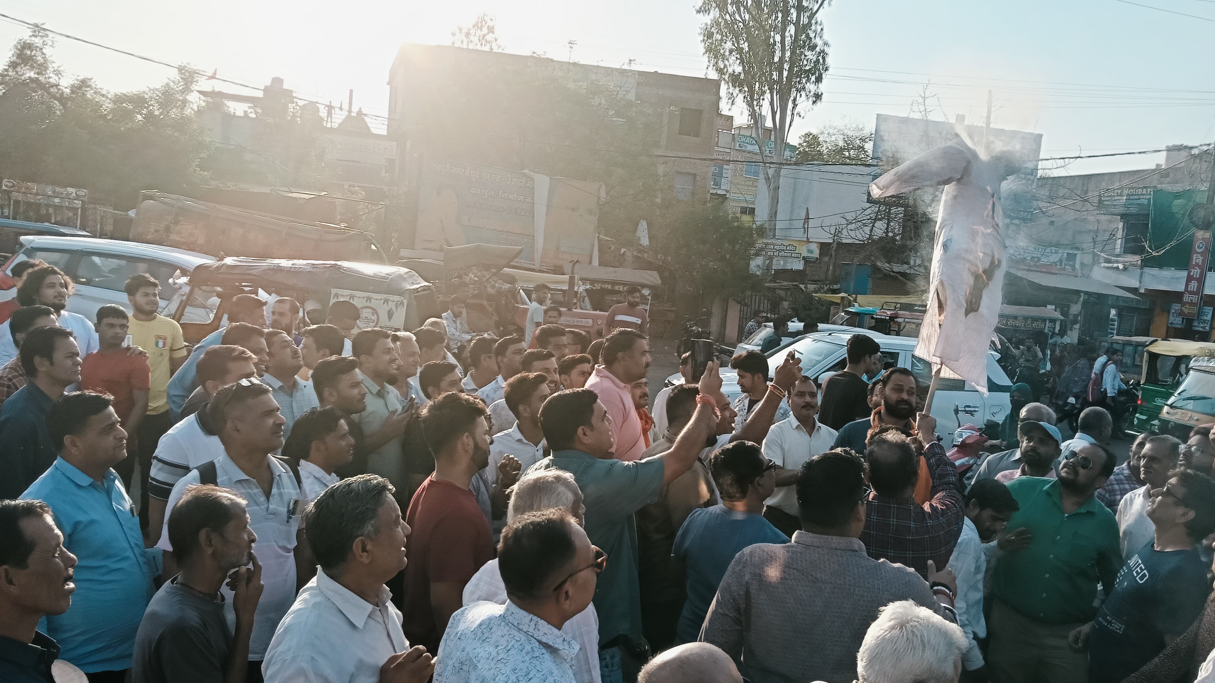 shivpuri,   effigy of SP ,MP Ramji Lal Suman 