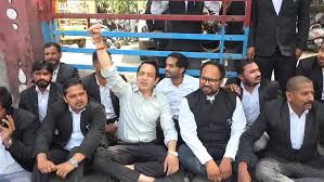 haldwani,Lawyers gheraoed , police post