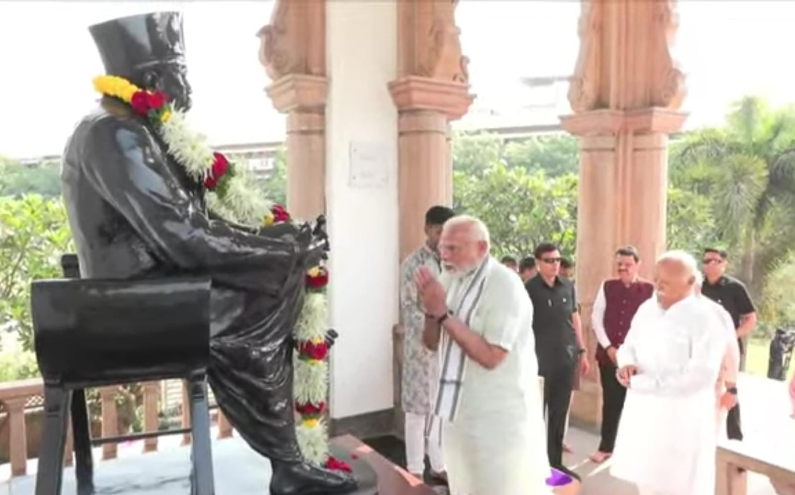 nagpur, Prime Minister, pays homage 