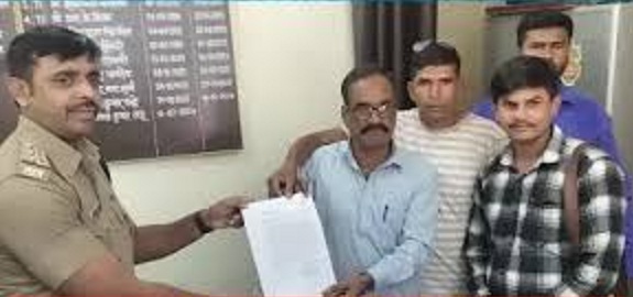 rewa, Excise officer ,misbehaved with journalist