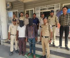 dewas, Two people arrested , moving truck