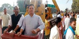 singroli, Washing the statue, sewer tanker