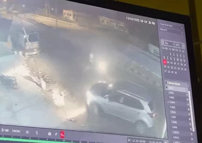 rewa, Bike riding miscreants ,BJP leaders car