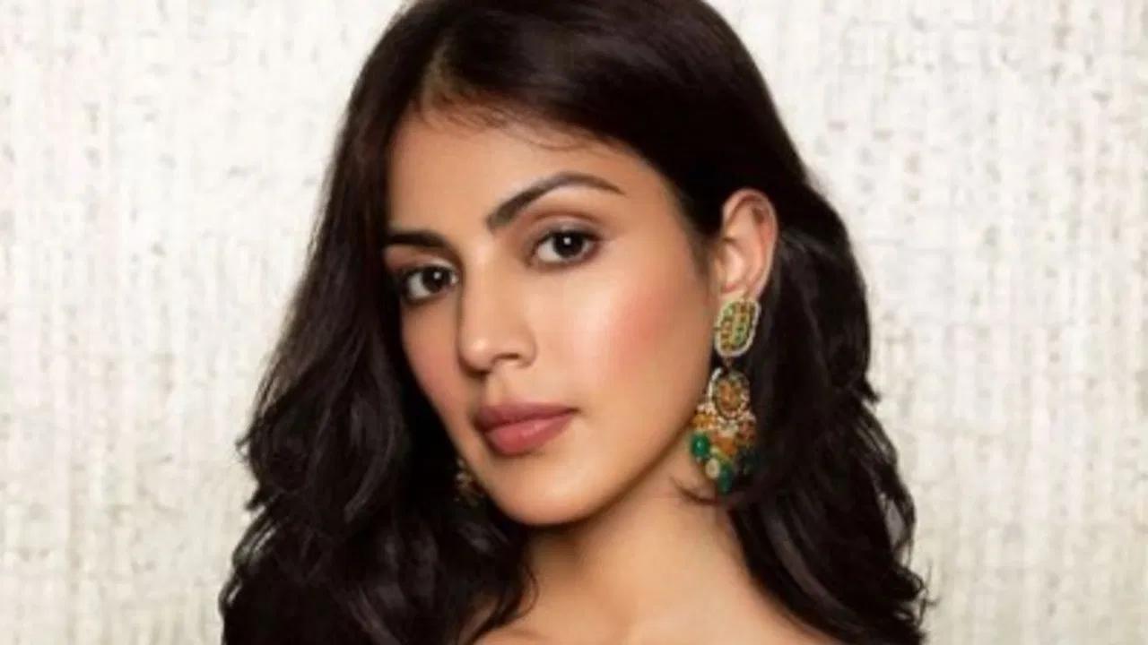 mumbai, Riya Chakraborty, paparazzi photographer  