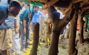 chatarpur,  collector arrived, village burnt 