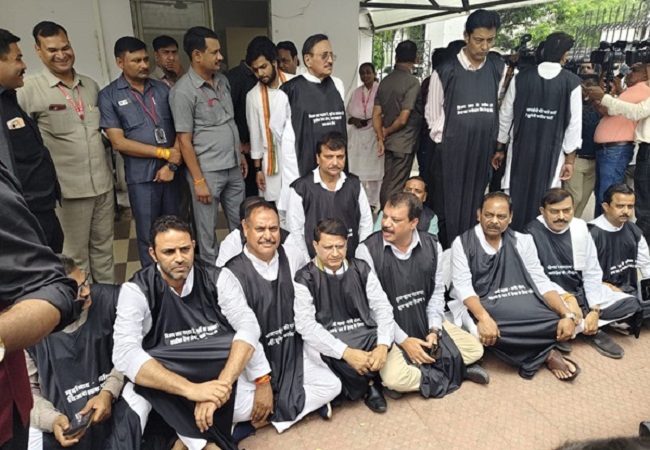 bhopal, Congress demonstrated , Raj Bhavan