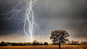 khatima, Villagers suffer losses ,due to lightning