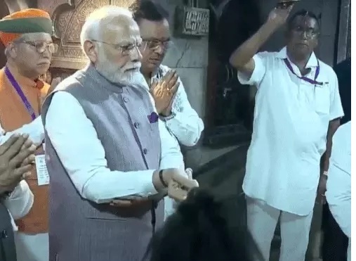 nikaner, Prime Minister Modi  , offered prayers ,Karni Mata Temple