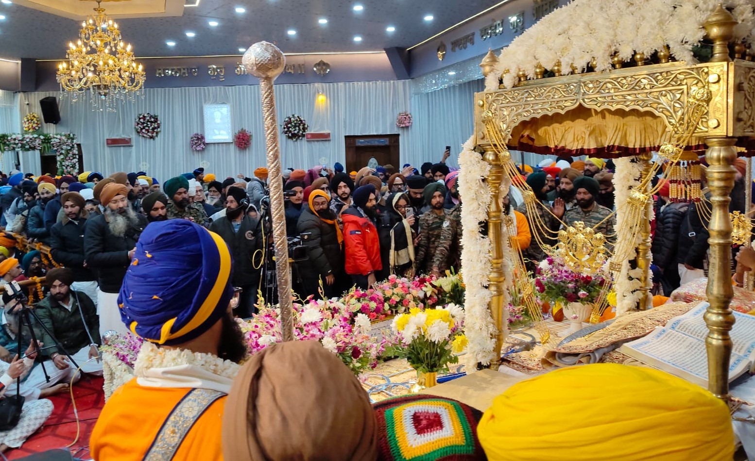 gopeshwar, Doors of Hemkund Sahib, devotees