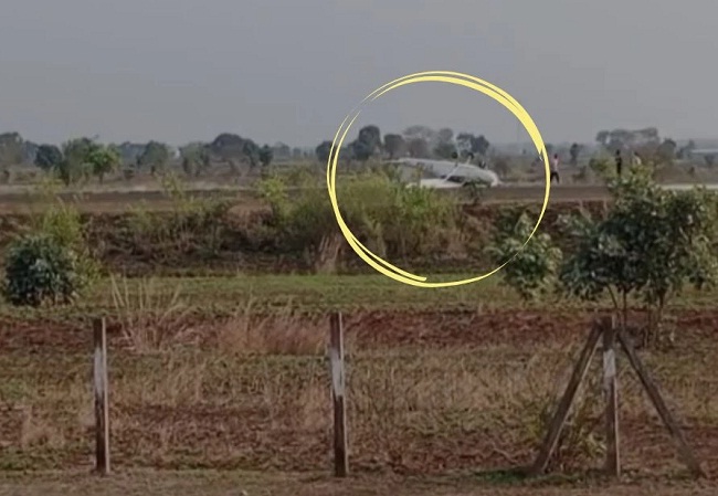 seoni,   trainee plane slipped , Seoni airstrip