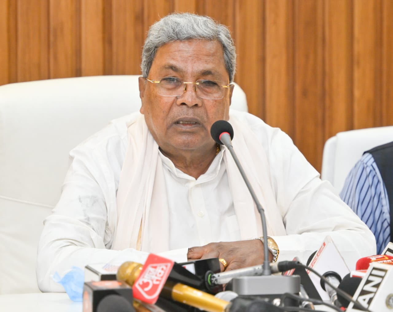 bangluru, Chief Minister Siddaramaiah, summoned to Delhi