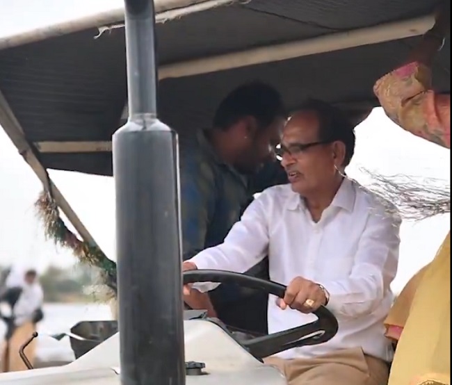 bhopal, Agriculture Minister ,enjoyed farming