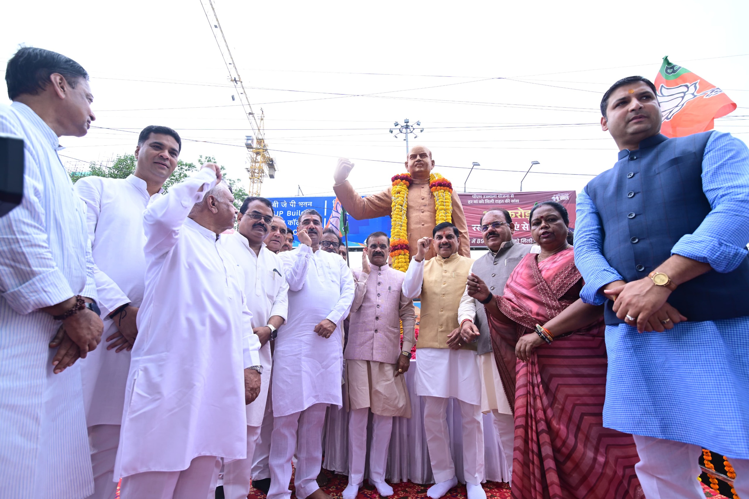 bhopal, CM cornered Congress, statue controversy