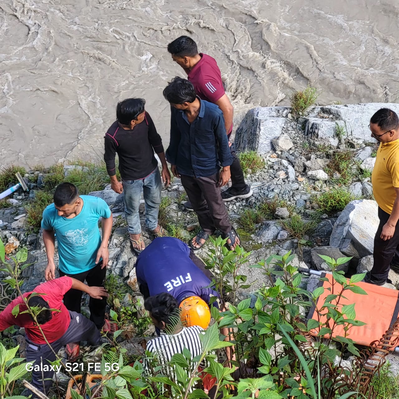 dehradoon, Tempo traveler ,Alaknanda, two died