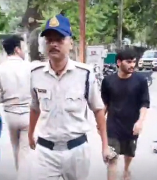 bhind, Husband crying , lockup 