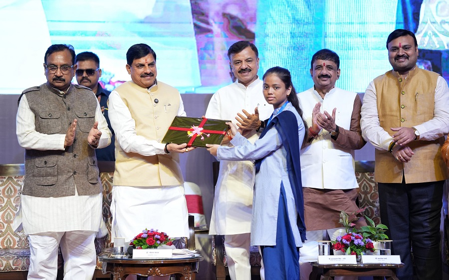 bhopal, Chief Minister, laptops to the students