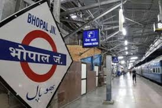 bhopal, Young men,railway station