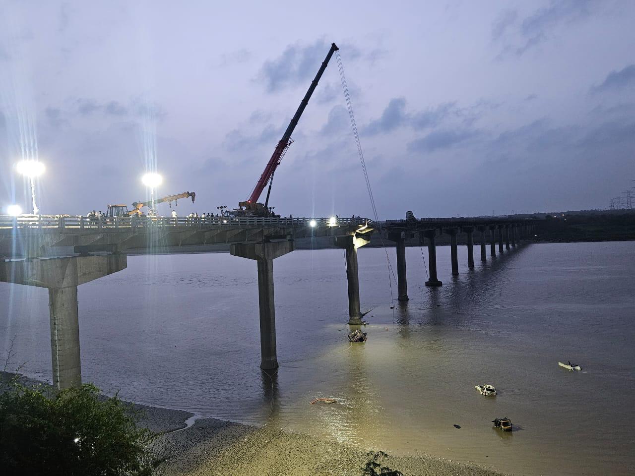 vadodra, Death toll, Gambhira bridge 